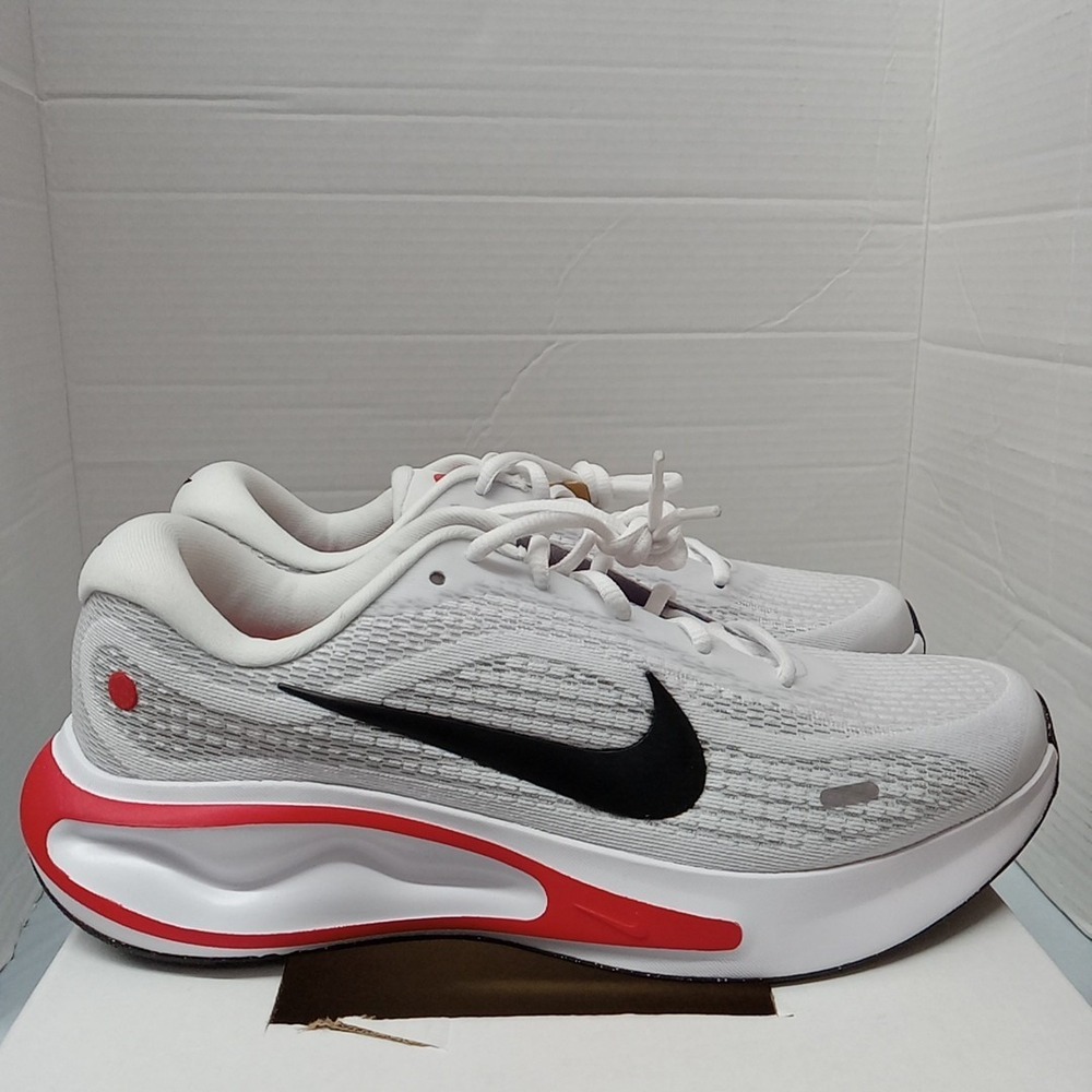 Nike Journey Run White Fire Red FN0228-103 Men Size 8.5 running Sneakers Comfort